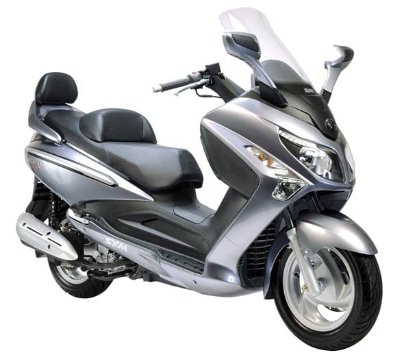 Скутера кг. SYM GTS 250. Скутер SYM gt 125. Скутер SYM 40 2т. Скутер 2007 Скай Моторс 125.